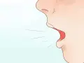 Ein Mund spricht, die Lippen formen den Laut "o", wie in "Sohn".