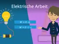 Elektrische Arbeit: Glühbirne, Batterie und Formeln für Energie (Joule). Ein Junge erklärt die Formeln.