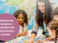 Lehrerin erklärt Kindern spielerisch die didaktischen Prinzipien anhand einer Weltkarte.