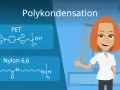 Chemie-Illustration mit PET- und Nylon-6,6-Strukturen, die den Prozess der Polykondensation erklären. Eine lächelnde Frau gibt Daumen hoch.