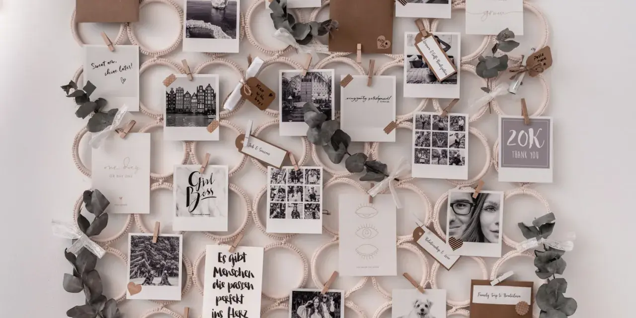 Ein Visionboard mit inspirierenden Bildern und Zitaten wie "Girl Boss" und "grow".
