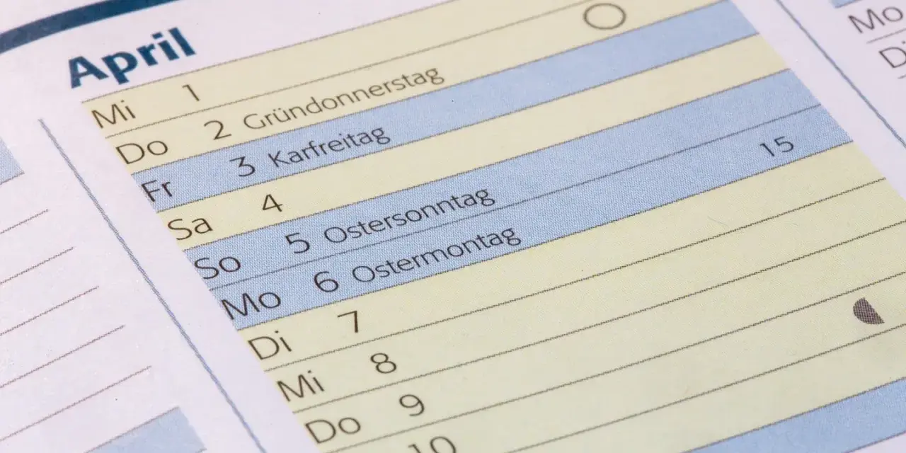 Kalenderblatt April mit Feiertagen wie Karfreitag, Ostersonntag und Ostermontag.