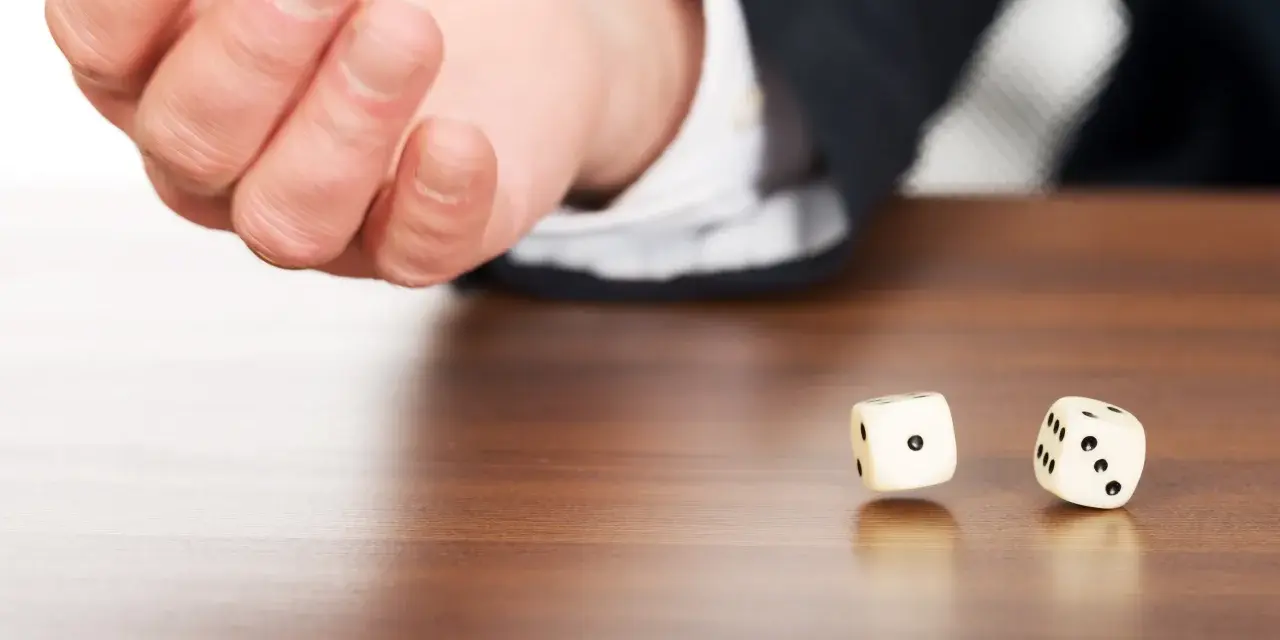 5 typische Denkfehler bei Wahrscheinlichkeiten, die unser Urteilsvermögen täuschen