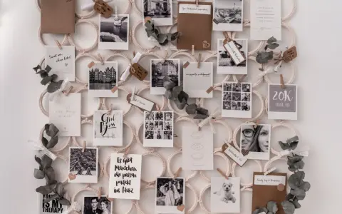 Ein Visionboard mit inspirierenden Bildern und Zitaten wie "Girl Boss" und "grow".