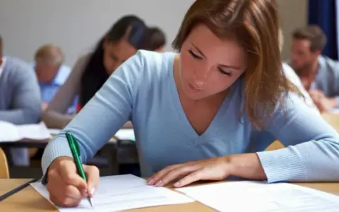 Ausbildung und Abitur gleichzeitig: So gelingt der Doppelweg zum Erfolg