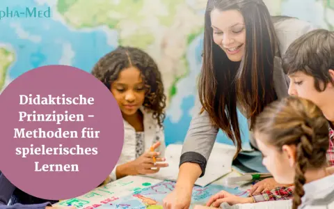 Lehrerin erklärt Kindern spielerisch die didaktischen Prinzipien anhand einer Weltkarte.