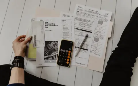 Wie du 2026 deine Finanzen besser organisierst und einfacher Geld sparen kannst