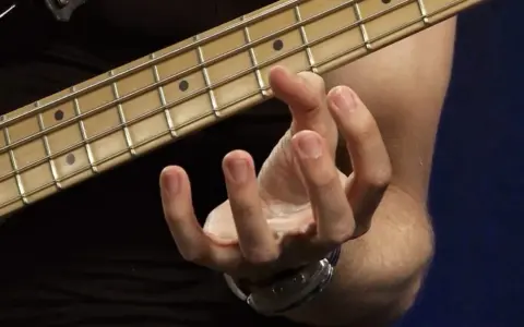 E-Bass lernen: Die besten Methoden und Ressourcen für jeden Spieler