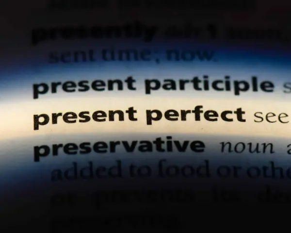 Wörterbuchseite zeigt "present perfect" und erklärt seine Bildung.