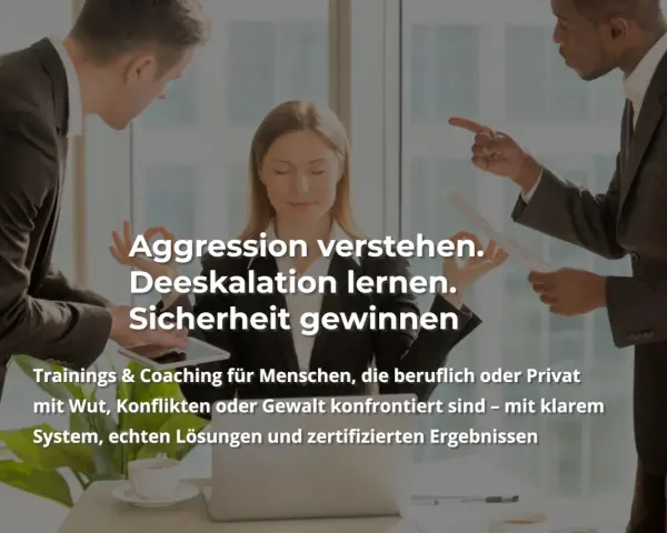 Zwei Männer zeigen aggressiv auf eine Frau, die ruhig meditiert. Text: Aggression verstehen, Deeskalation lernen, Sicherheit gewinnen.