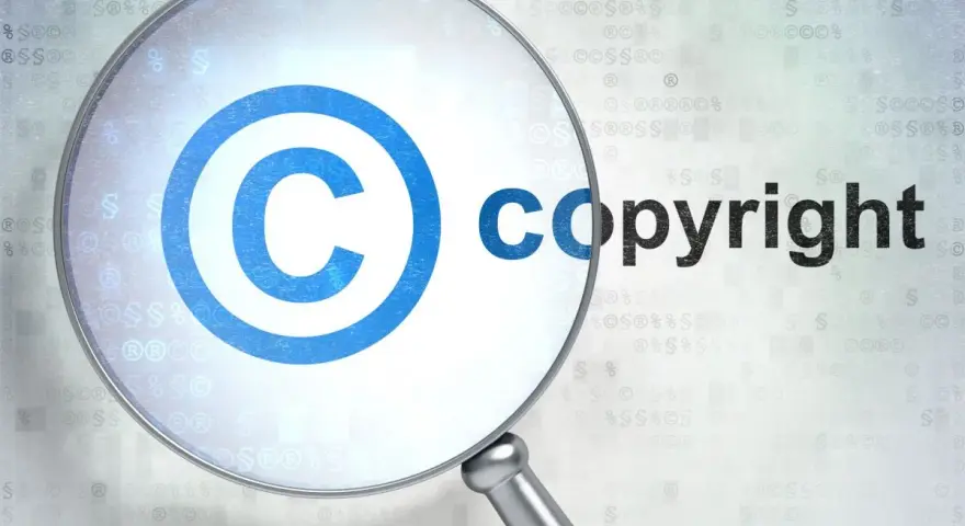 Lupe über dem copyright zeichen und dem Wort "copyright".