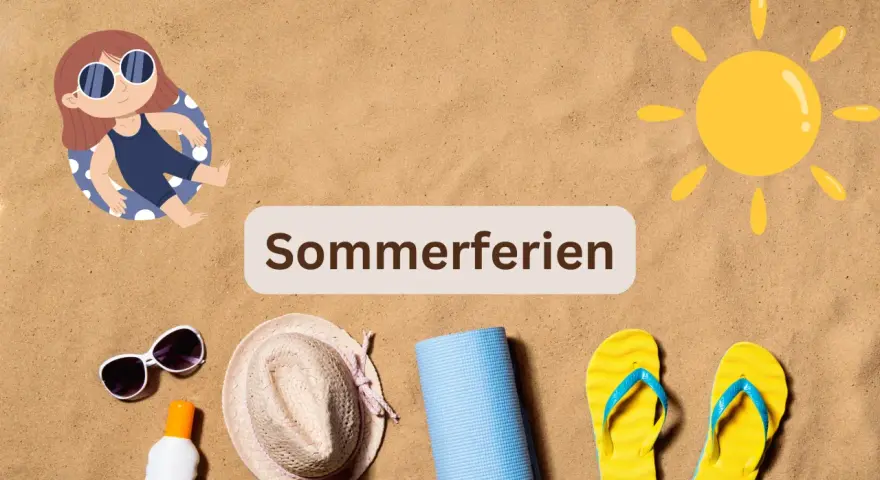 Sommerferien-Symbolbild: Kind im Schwimmring, Sonne, Hut, Sonnenbrille, Flip-Flops, Yogamatte auf Sand.