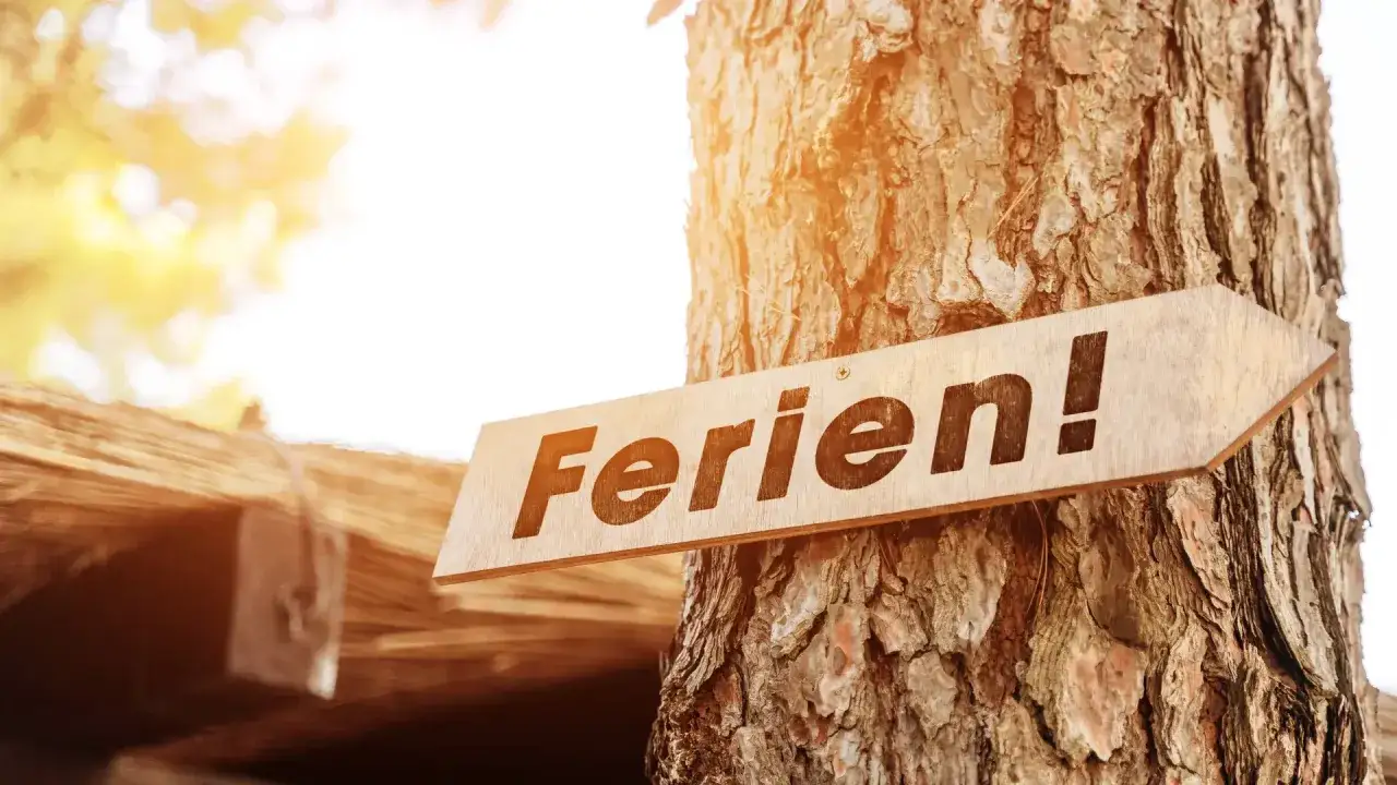 Holzschild mit der Aufschrift 